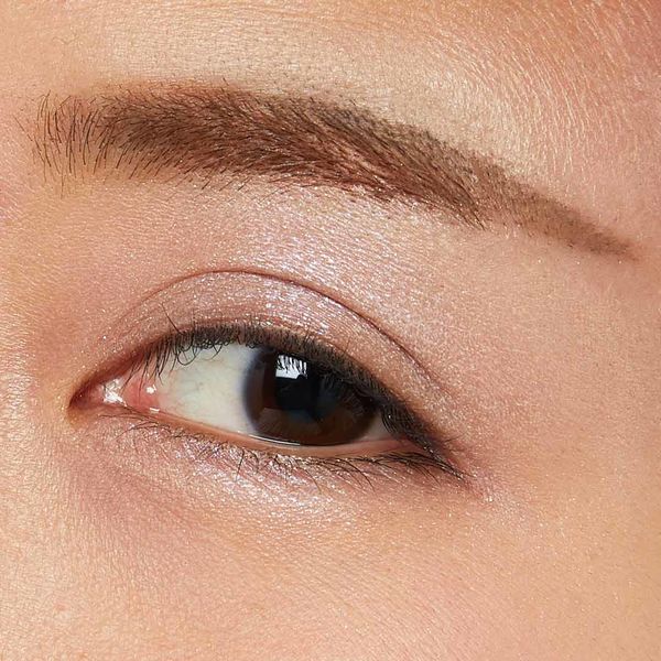 【夏冬別】ブルベの人に似合うアイシャドウの色とは? プチプラからデパコスまでおすすの商品8選! の画像
